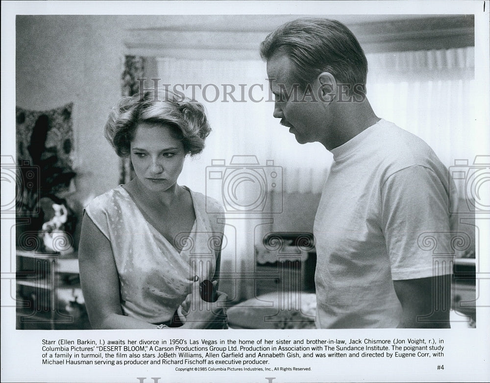 1985 Press Photo Ellen Barkin and Jon Voight in &quot;Desert Bloom&quot;- Historic Images