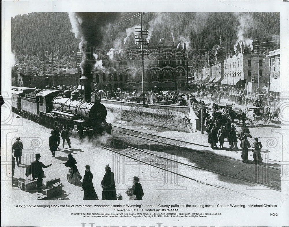 1981 Press Photo &quot;Heaven&#39;s Gate&quot;, Immigrants on Box Car Arrive in Casper, WY- Historic Images