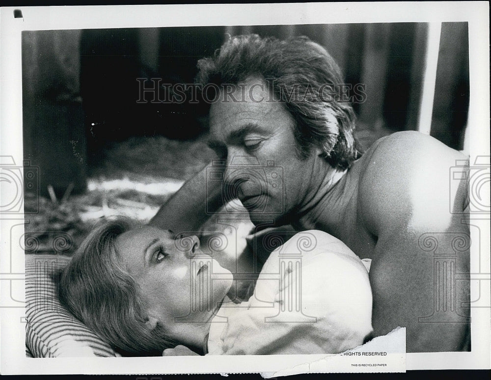 1983 Press Photo Actor Clint Eastwood, Sandra Locke In Any Which Way You Can- Historic Images