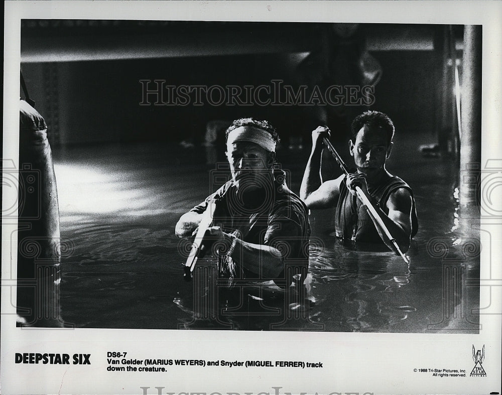 1988 Press Photo Marius Weyers &amp; Miguel Ferrer star in &quot;Deepstar Six&quot;- Historic Images