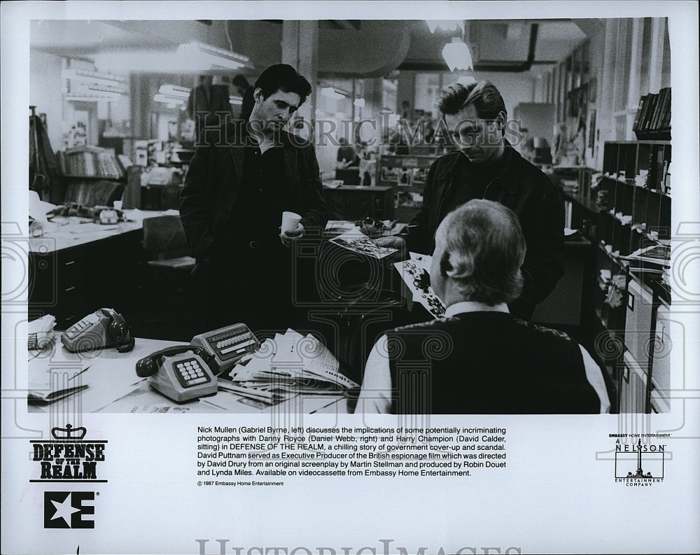 1987 Press Photo Actor Gabriel Byrne in &quot;Defense of the Realm&quot;- Historic Images