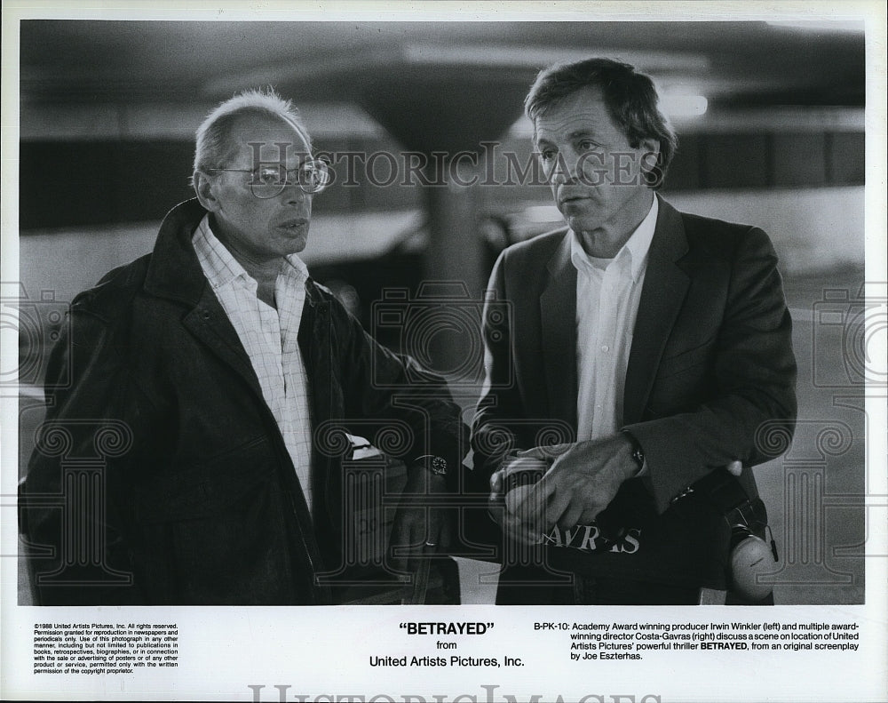 1988 Press Photo Actor Irwin Winkler &amp; Costa Gavras In &quot;Betrayed&quot;- Historic Images