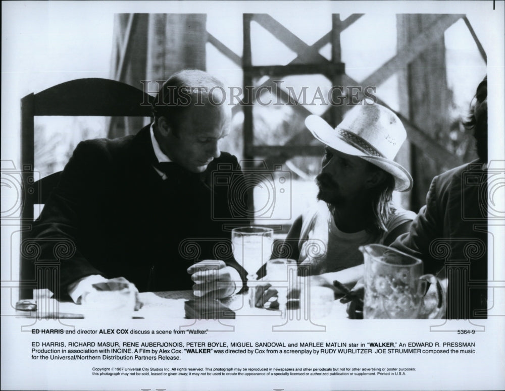 1987 Press Photo Ed Harris, Director Alex Cox &quot;Walker&quot;- Historic Images