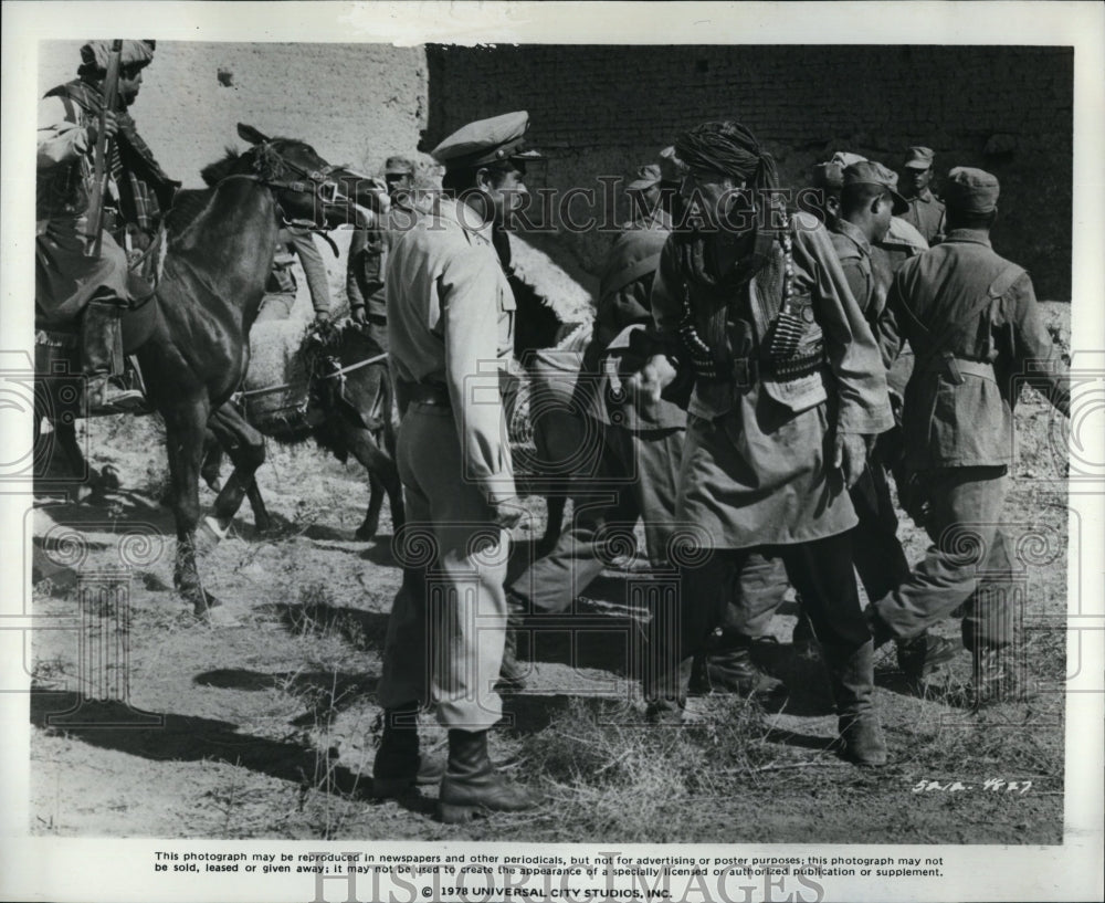 1978 Press Photo Anthony Quinn and Behrooz Vosoughi in &quot;Caravans&quot;.- Historic Images