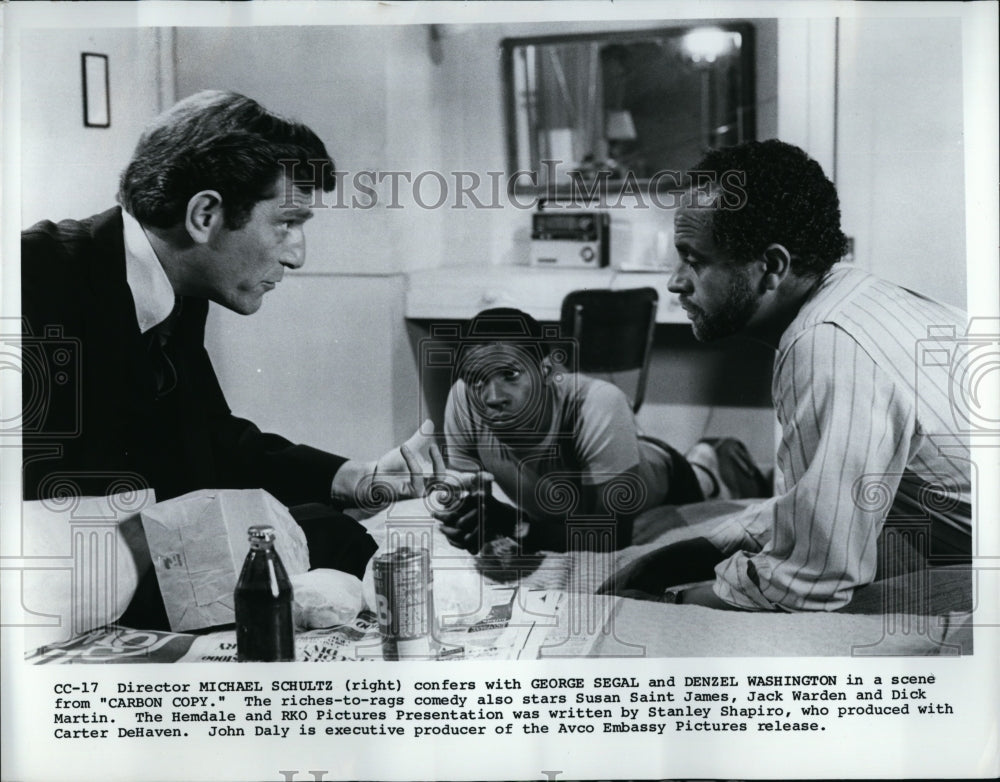 1981 Press Photo Director Michael Schultz, George Segal of &quot;Carbon Copy&quot;- Historic Images