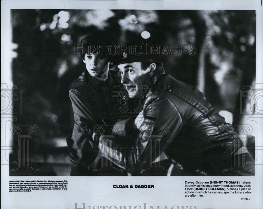 1984 Press Photo Henry Thomas ans Dabney Coleman in &quot;Cloak and Dagger&quot;.- Historic Images