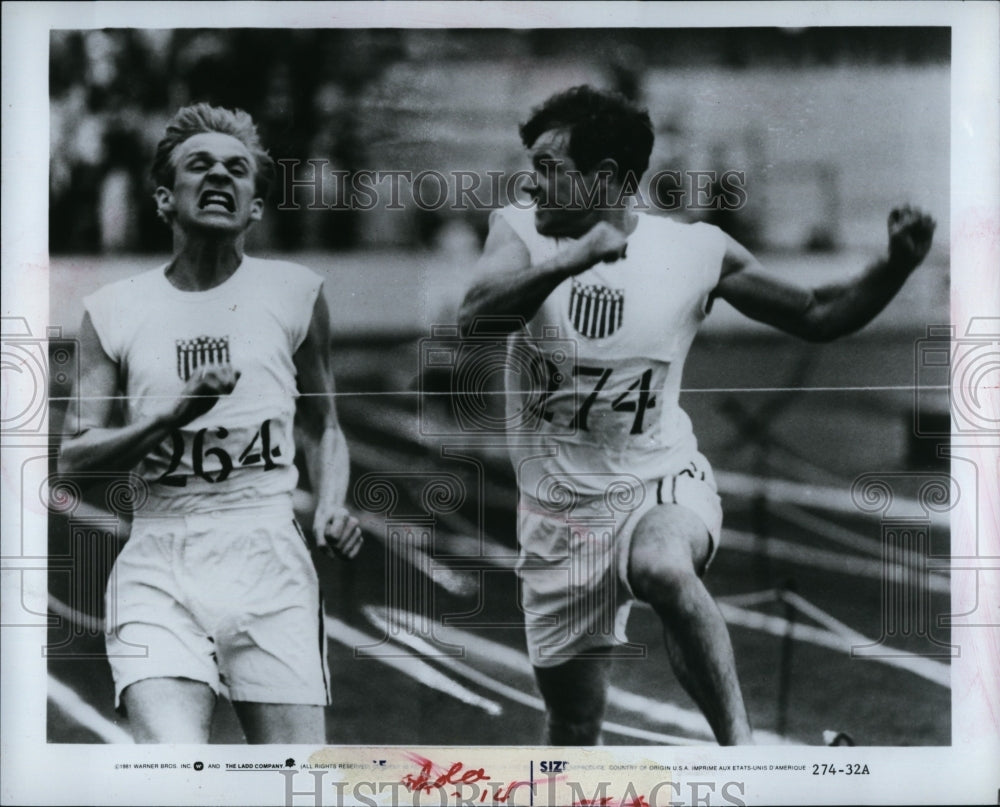 1981 Press Photo Chariots Of Fire Film Finish Line Scene Ben Cross Morris- Historic Images