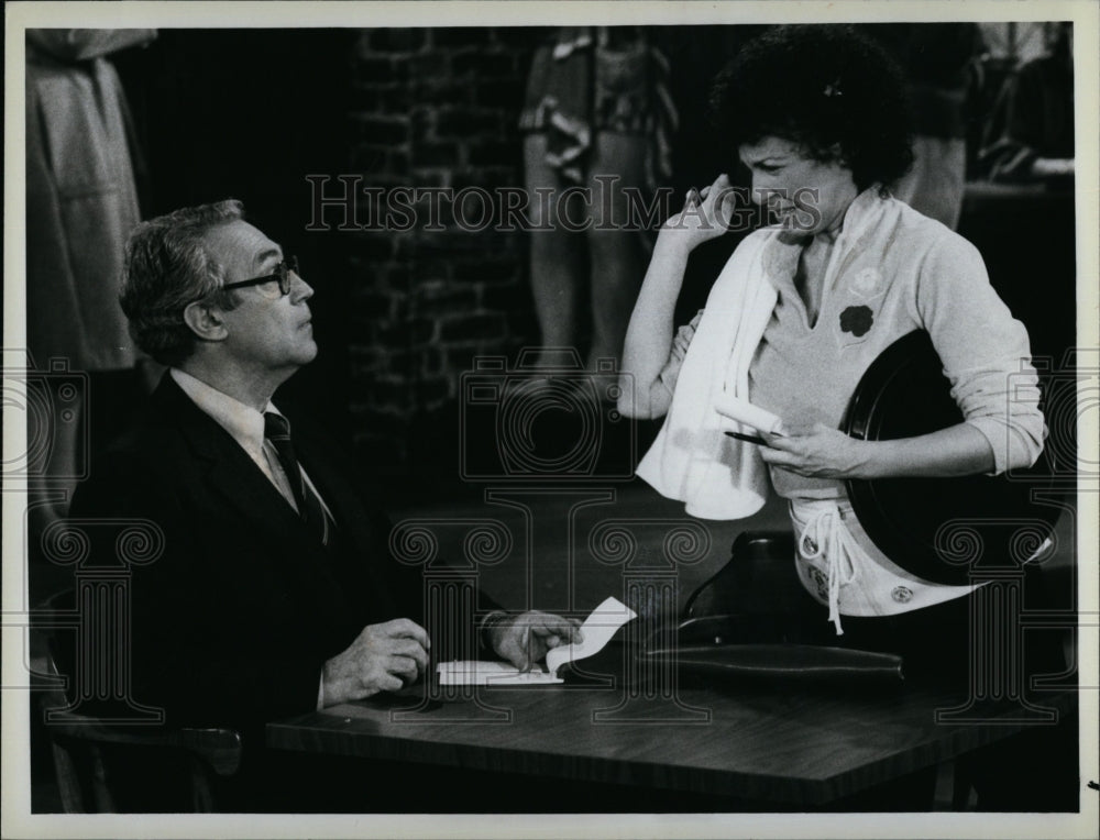 1984 Press Photo &quot;Cheers&quot; Rhea Perlman &amp; James Karen- Historic Images