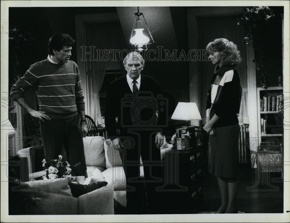 1984 Press Photo Nicholas Cosanto, Ted Danson &amp; Shelley Long in &quot;Cheers&quot;- Historic Images