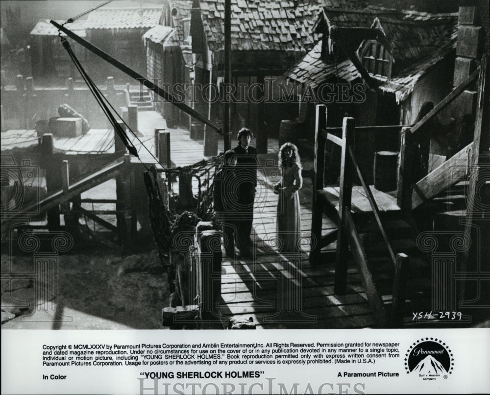 1985 Press Photo Alan Cox and Nicholas Rowe in &quot;Young Sherlock Holmes&quot;- Historic Images