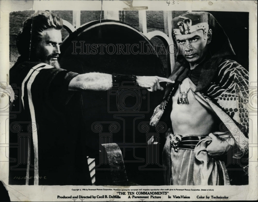 1957 Press Photo Charlton Heston, Yul Brynner, "The Ten Commandments"- Historic Images