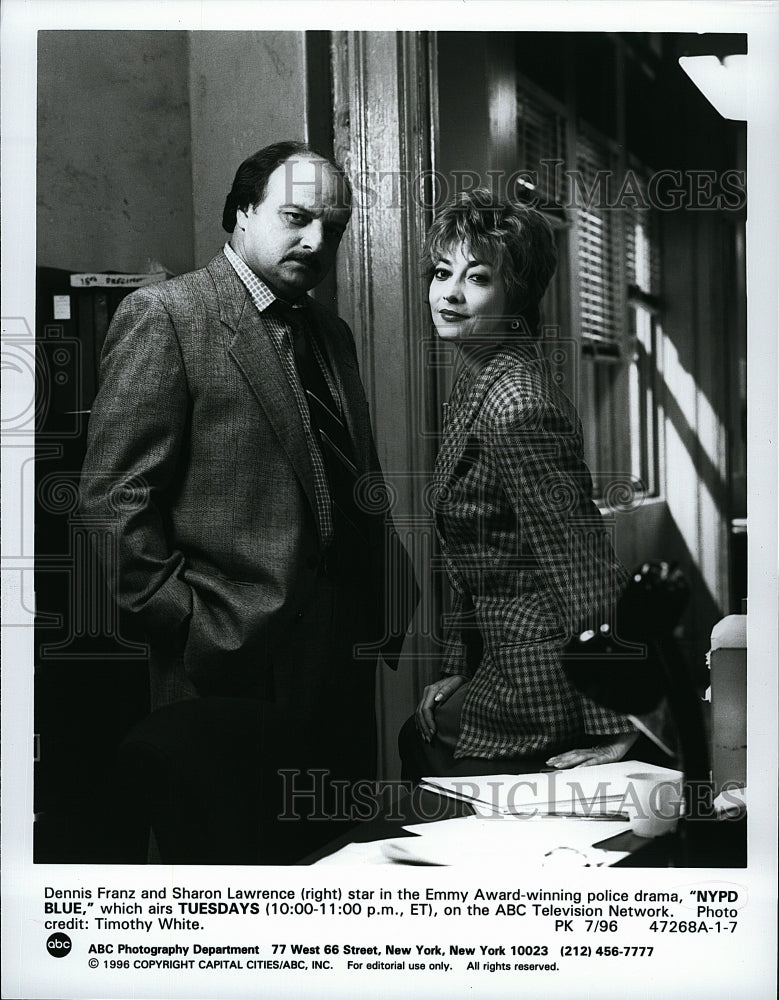 1996 Press Photo Dennis Franz Shannon Lawrence NYPD Blue - Historic Images