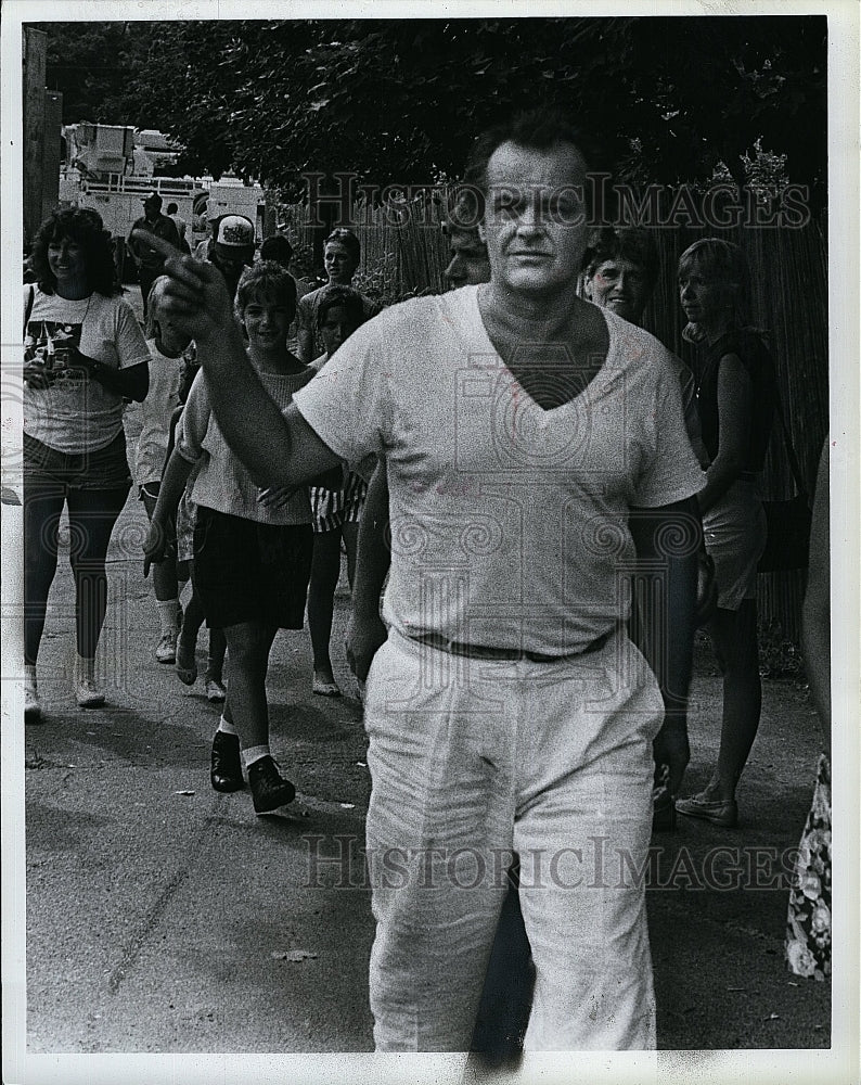 1986 Press Photo Actor Jack Nicholson Of &quot;Witches Of Eastwick&quot; &amp; Fans- Historic Images