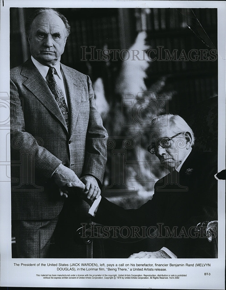 1979 Press Photo Jack Warden and Melvyn Douglas in &quot;Being There&quot;- Historic Images