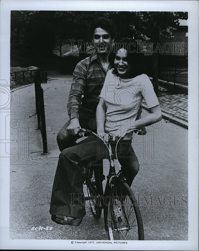 1977 Press Photo Chris Saradon and Christina Raines Star in &quot;The Sentinel&quot;- Historic Images