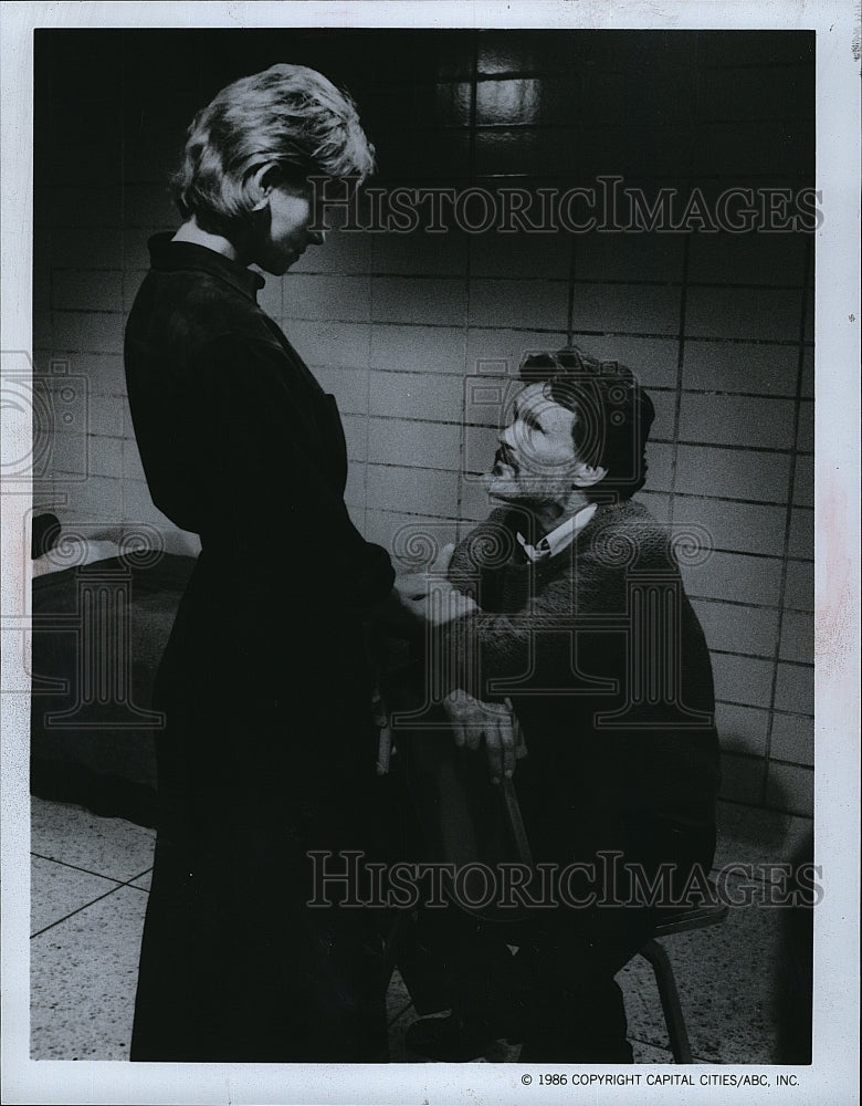 1987 Press Photo Cindy Pickett and Kris Kristofferson in &quot;Amerika&quot;- Historic Images