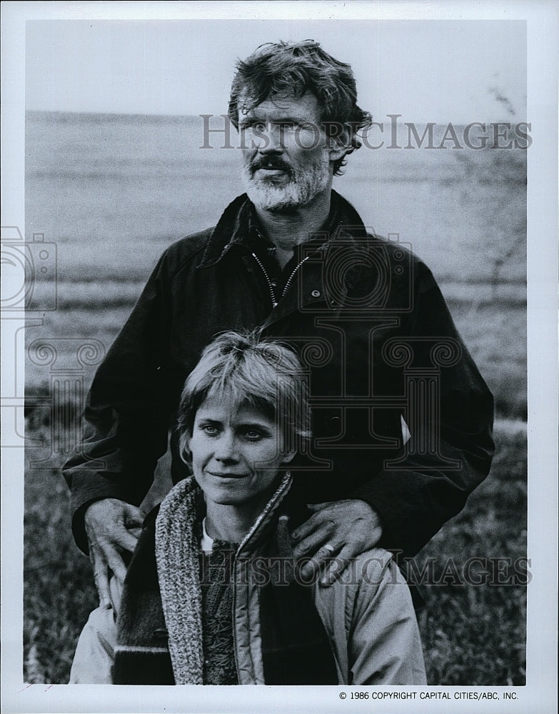 1987 Press Photo Cindy Pickett and Kris Kristofferson in &quot;Amerika&quot;- Historic Images