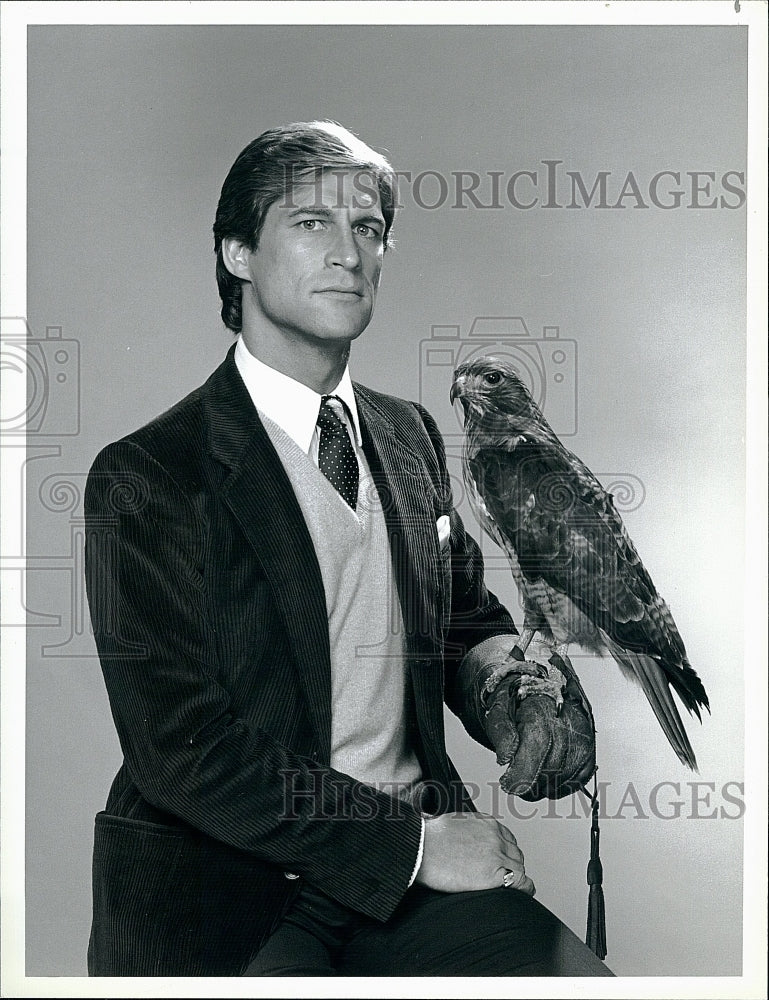 1983 Press Photo Simon MacCorkindale as Prof.Jonathan Chase in &quot;Manimal&quot;.- Historic Images