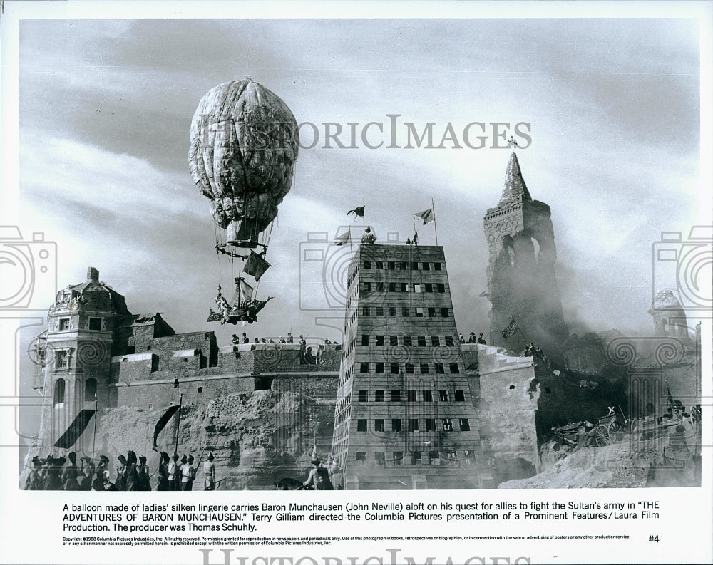 1988 Press Photo Actor John Neville in &quot;The Adventures of Baron Munchausen&quot;- Historic Images