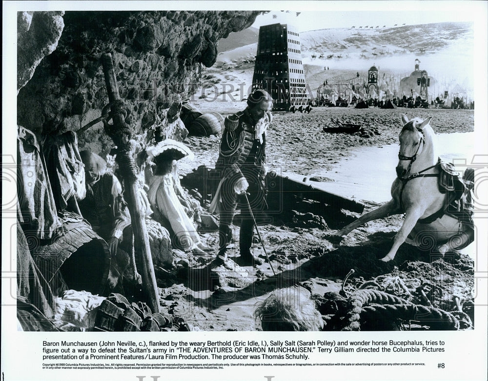 1988 Press Photo Actor John Neville in &quot;The Adventures of Baron Munchausen&quot;- Historic Images