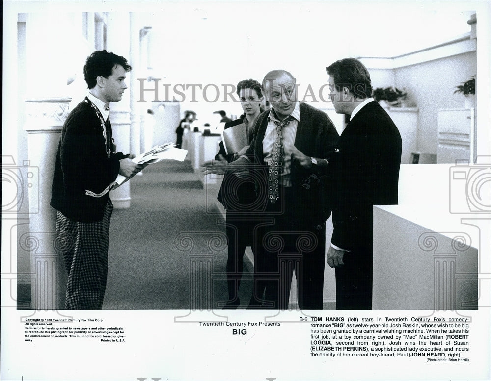1988 Press Photo Tom Hanks Robert Loggia and Elizabeth Perkins in "Big"- Historic Images