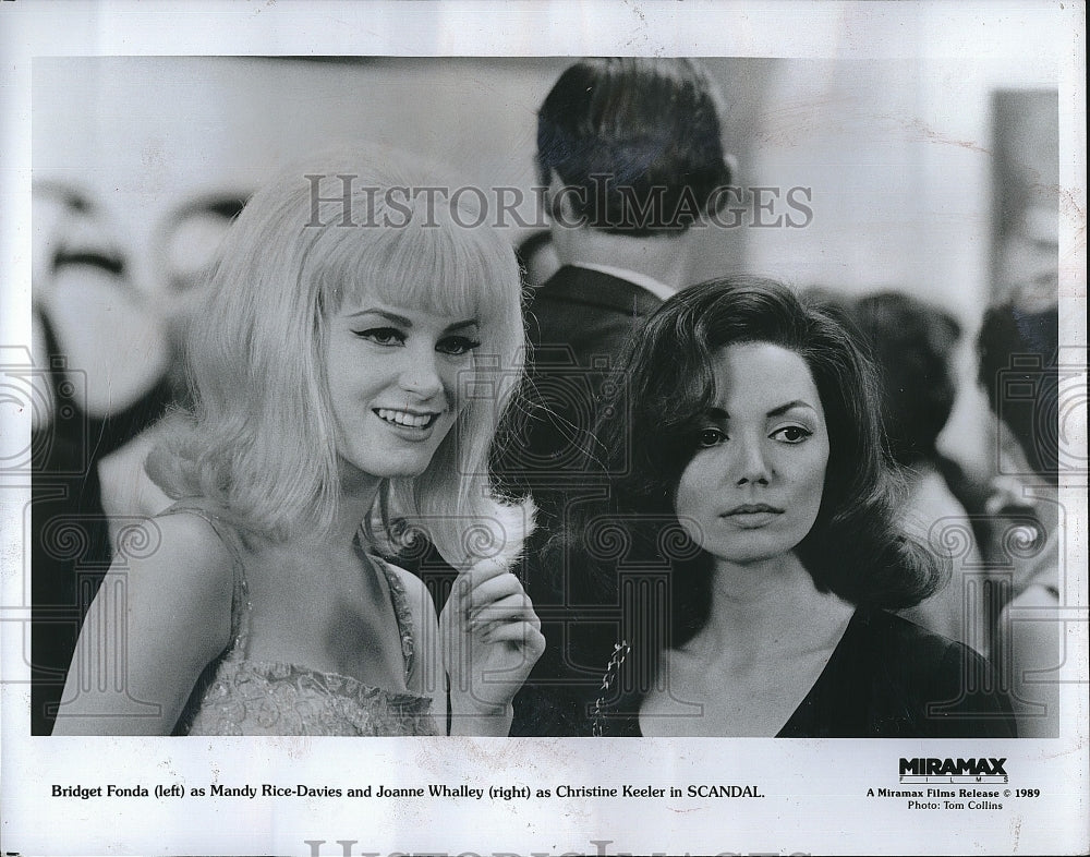 1989 Press Photo Bridget Fonda, Joanne Whalley &quot;Scandal&quot;- Historic Images