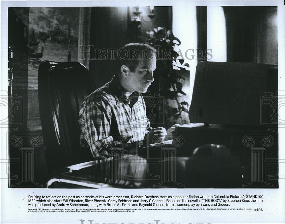 1985 Press Photo Stand By Me Film Actor Richard Dreyfuss Typing Scene- Historic Images