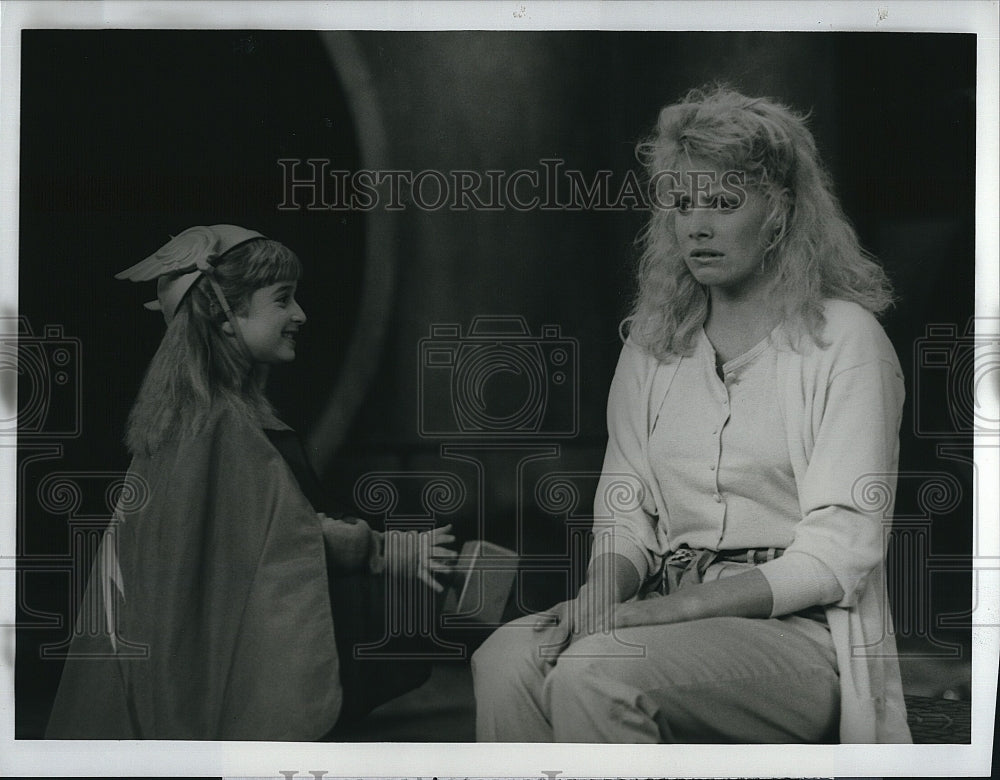 1989 Press Photo Jennifer Guthrie, Courtney Peldon, "Adventures in Babysitting"- Historic Images