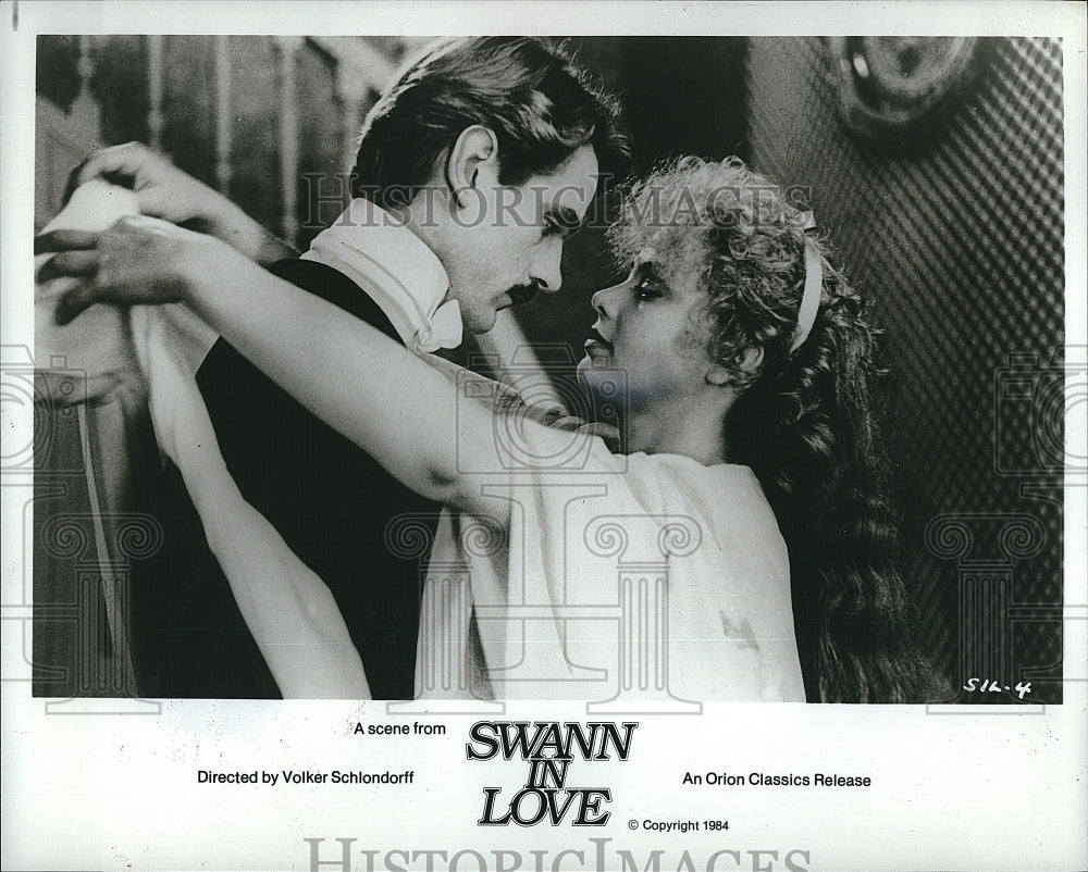 1984 Press Photo &quot;Swann in Love&quot; Ornella Muti &amp; Jeremy Irons- Historic Images