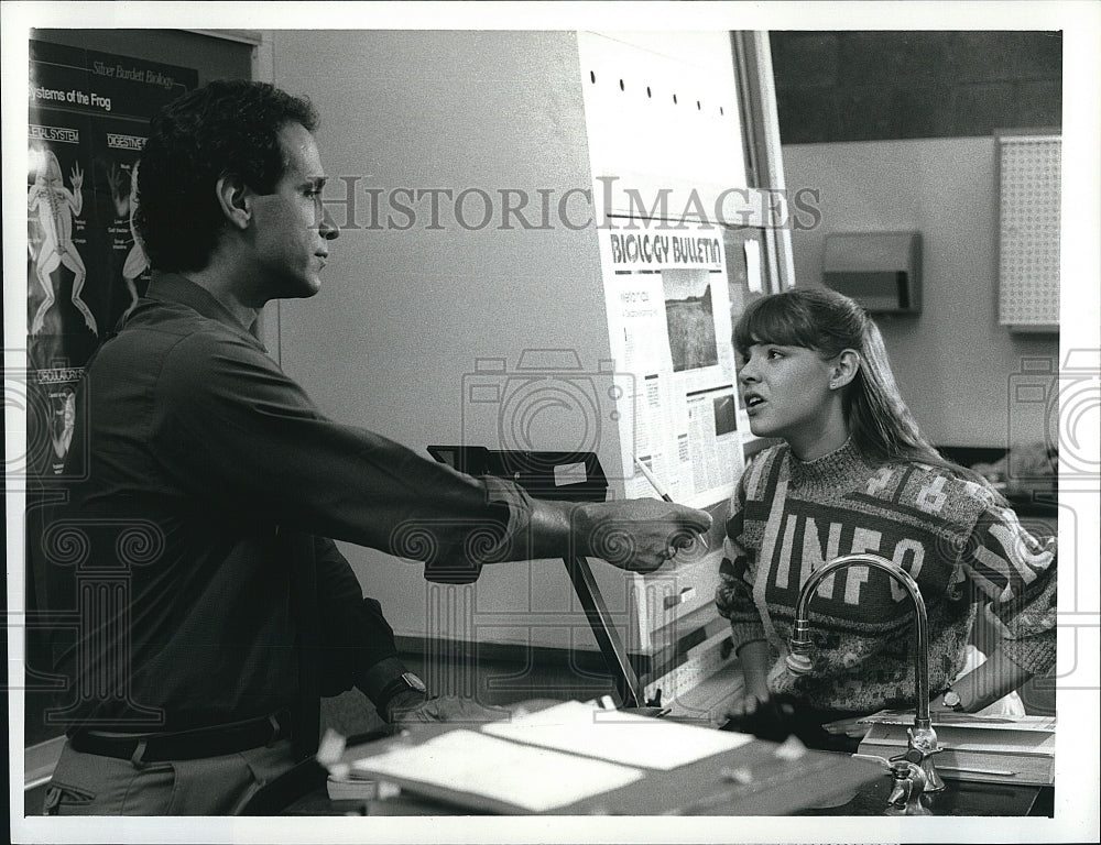 1989 Press Photo M. Laurance, E. Dunning "Frog Girl: The Jenifer Graham Story"- Historic Images