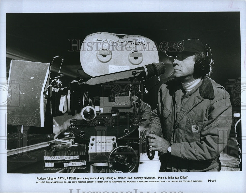 1989 Press Photo Producer/Director Arthur Penn in &quot;Penn &amp; Teller Get Killed&quot;- Historic Images