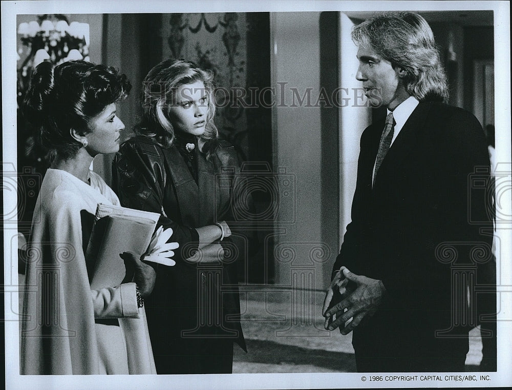 1986 Press Photo Stephanie Beacham, C. Yarlett, Judson Scott &quot;The Colbys&quot;- Historic Images