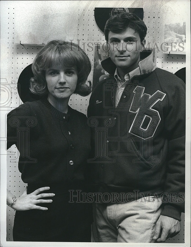 1988 Press Photo Actor Timothy Daly &amp; Eve Gordon In &quot;Almost Grown&quot;- Historic Images