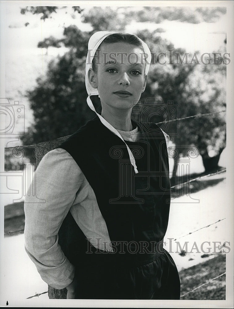 1988 Press Photo Actress Samantha Mathis in &quot;Aaron&#39;s Way&quot;- Historic Images