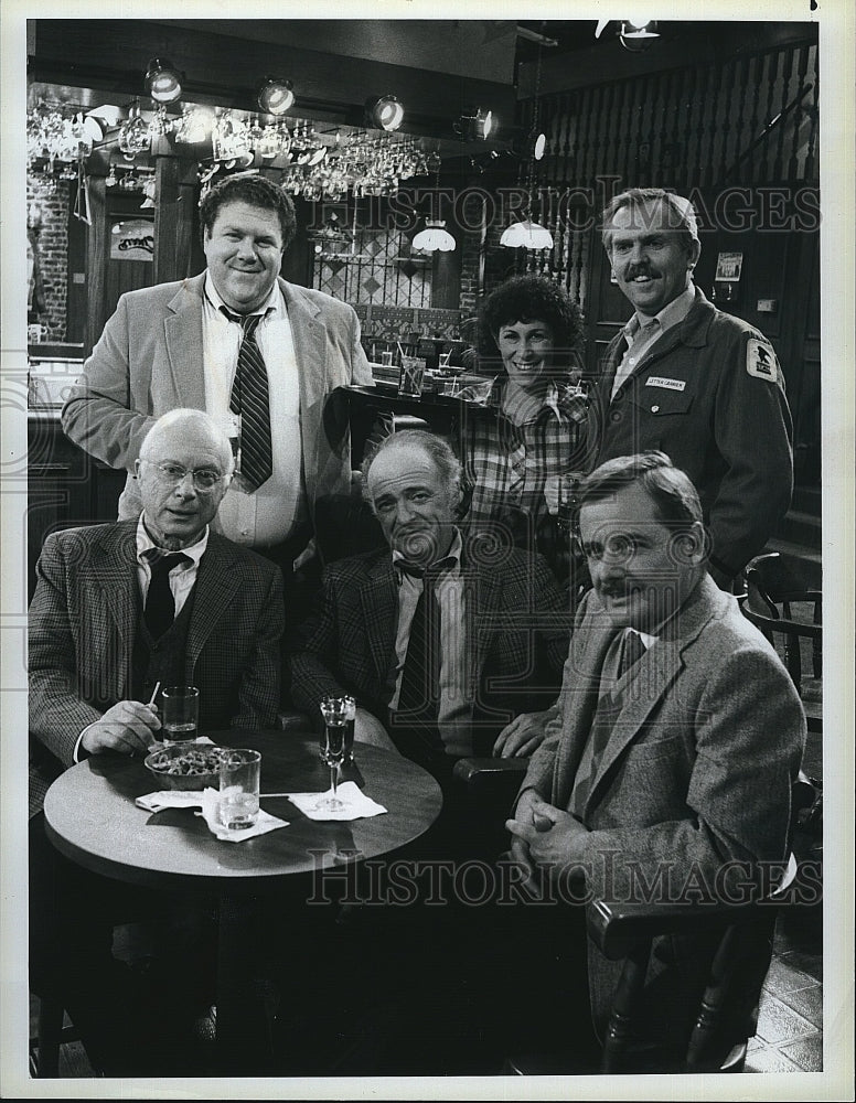 1985 Press Photo Cast Of TV Series St Elsewhere Appear On Cheers- Historic Images