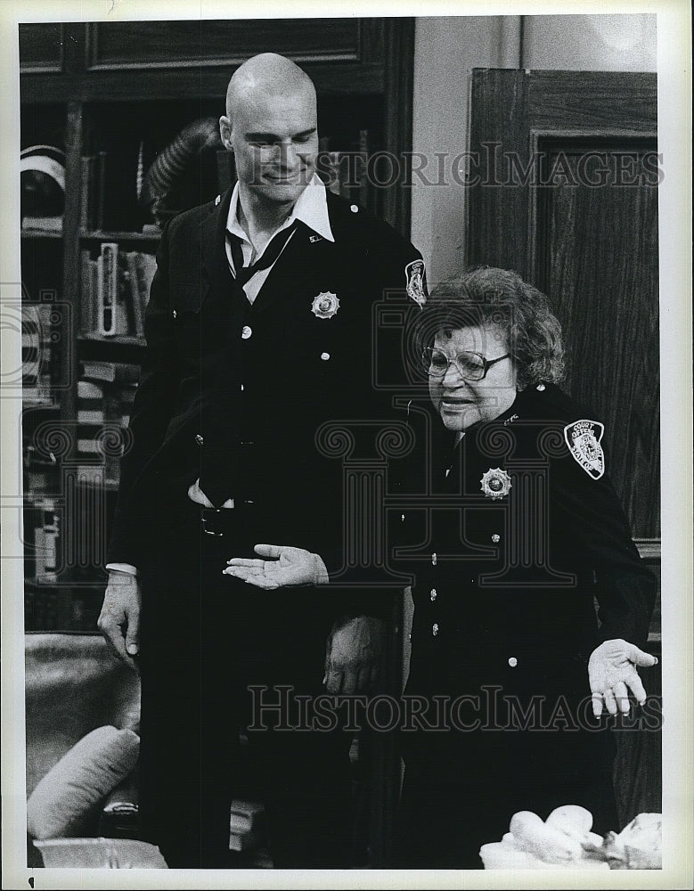 1985 Press Photo Richard Moll and Florence Halop in &quot;Night Court&quot;- Historic Images