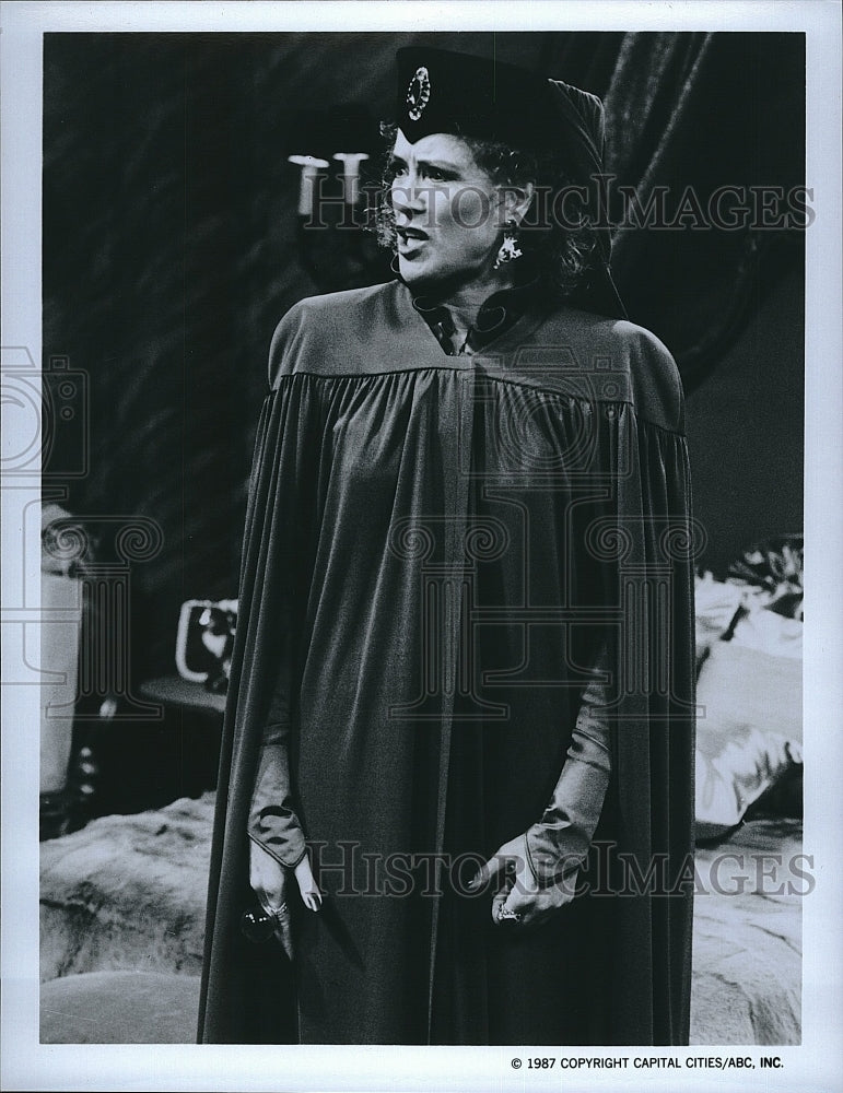 1987 Press Photo Judy Parfitt American Actress Charmings TV Show Sitcom Comedy- Historic Images