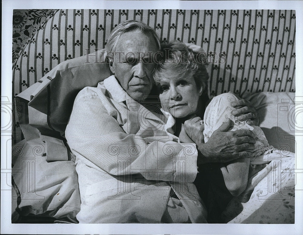 1983 Press Photo Jason Robards, and Georgann Johnson in &quot;The Day After&quot;- Historic Images