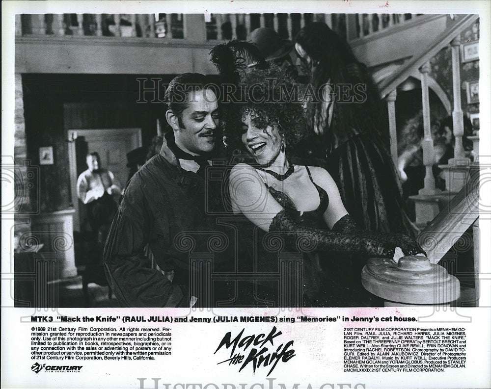 1989 Press Photo Raul Julia Actor Julia Migenes Actress Mack The Knife Movie- Historic Images