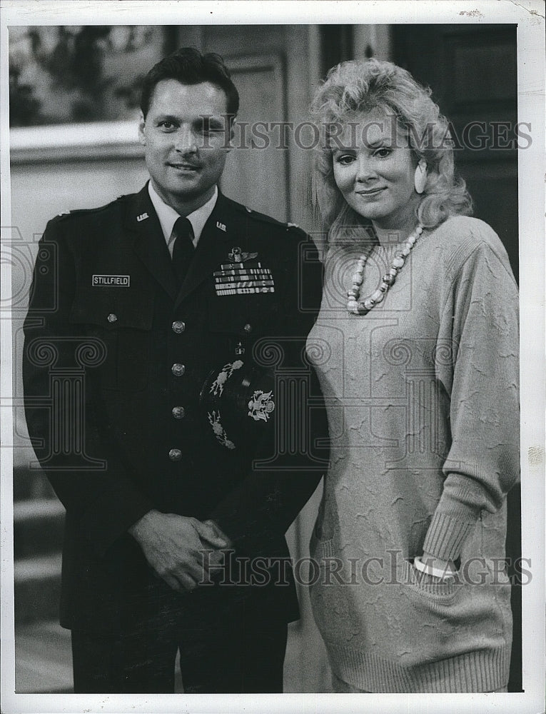 1987 Press Photo Actress Jean Smart &amp; Doug Barr in &quot;Designing Women&quot;- Historic Images