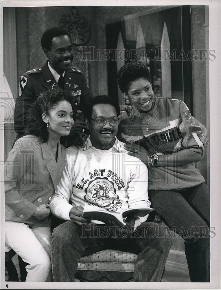 1989 Press Photo Rev Jesse Jackson Guest Stars on &quot;A Different World&quot;- Historic Images