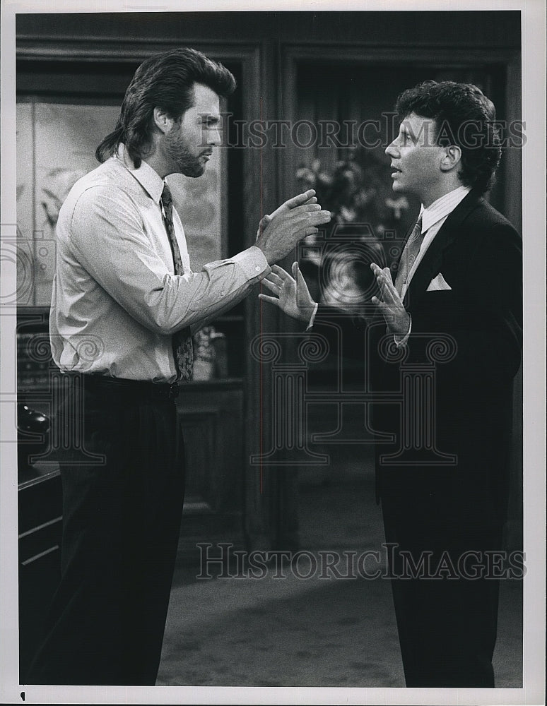 1988 Press Photo Greg Evigan &amp; Paul Reiser in Scene from &quot;My Two Dads&quot; on NBC- Historic Images