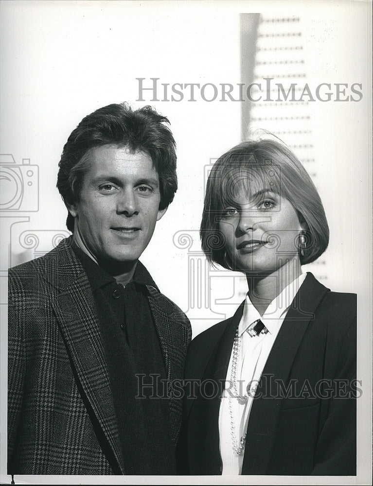 1989 Press Photo Gary Cole and Wendy and Wendy Kilbourne in &quot;Midnight Caller&quot;.- Historic Images