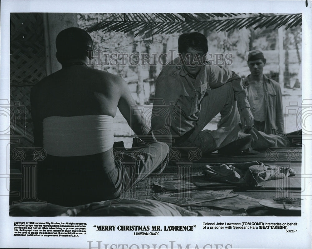 1983 Press Photo Actor Tom Conti and Beat Takeshi in &quot;Merry Christmas, Mr.- Historic Images