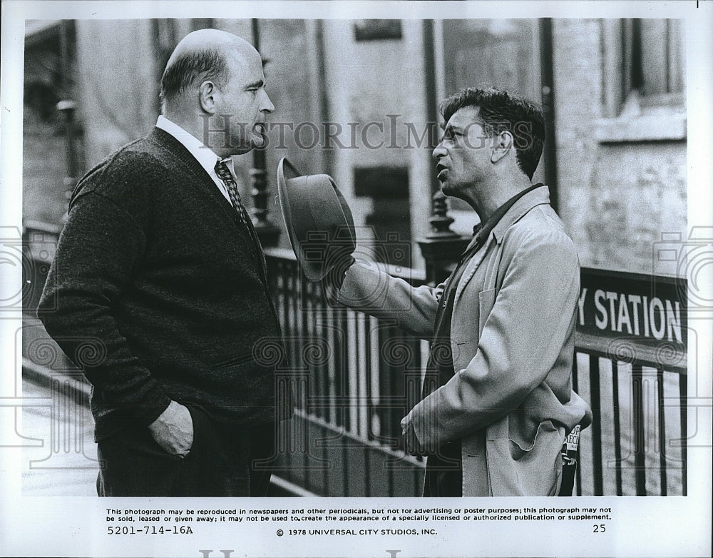 1978 Press Photo Peter Boyle and Peter Falk in &quot;The Brinks Job&quot;- Historic Images