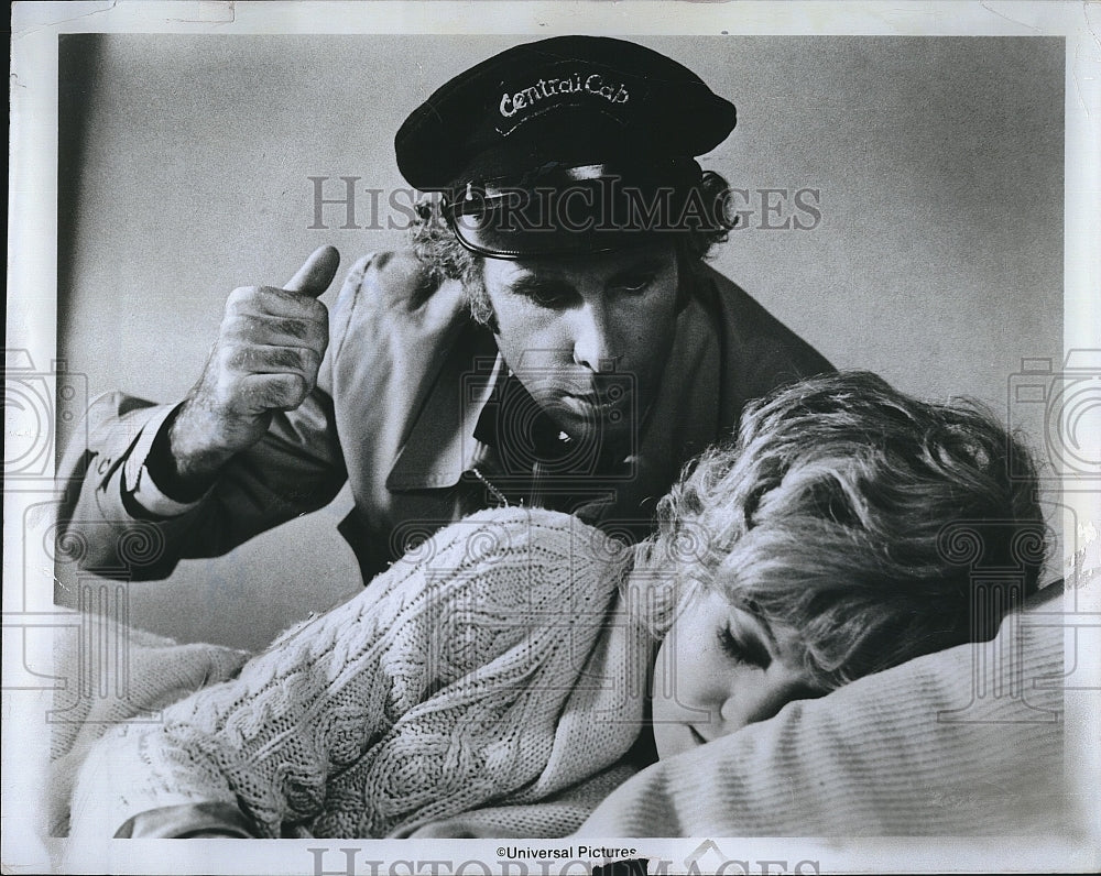 1976 Press Photo Actor Bruce Dern &amp; Barbara Harris in &quot;Family Pot&quot;- Historic Images