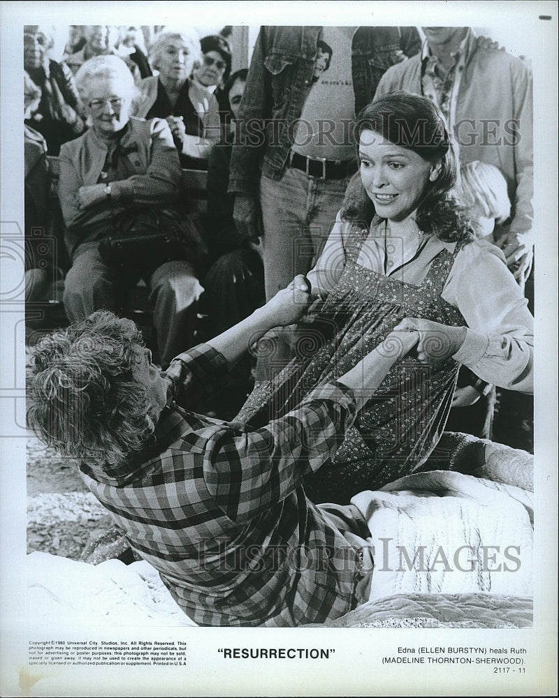 1980 Press Photo Actress Ellen Burstyn &amp; Madeline Thornton In &quot;Resurrection&quot;- Historic Images