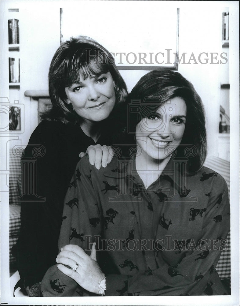 1988 Press Photo Actresses Jane Curtin &amp; Susan Saint James in &quot;Kate &amp; Allie&quot;- Historic Images