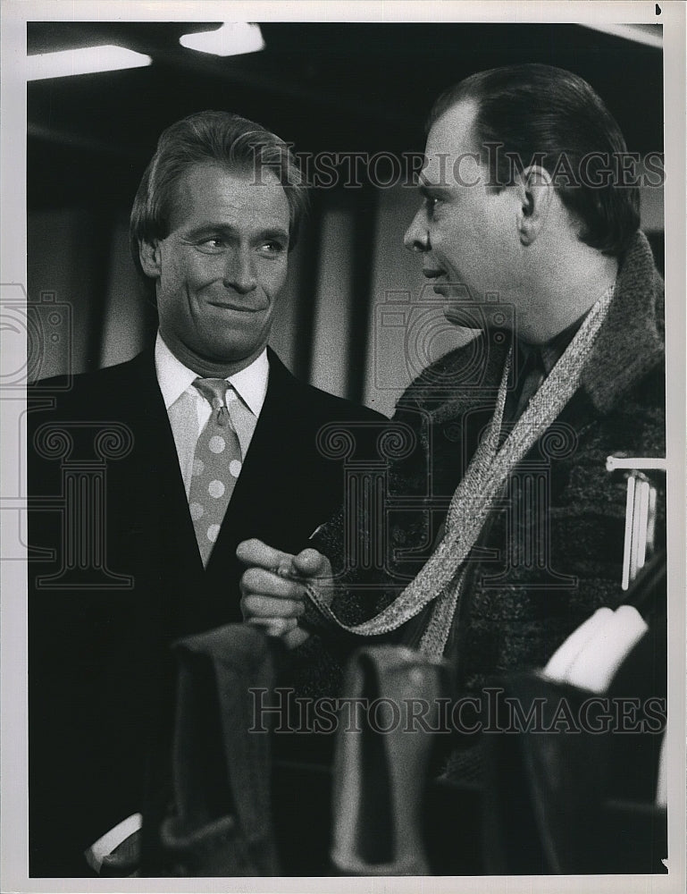 1988 Press Photo Actor Corbin Bernsen &amp; Larry Drake in &quot;L.A. Law&quot;- Historic Images