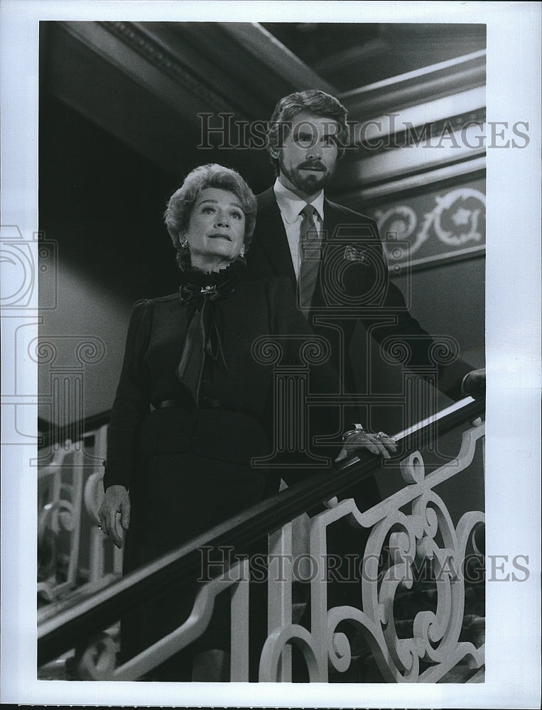 1983 Press Photo Anne Baxter in James Brolin in &quot;Hotel&quot;- Historic Images